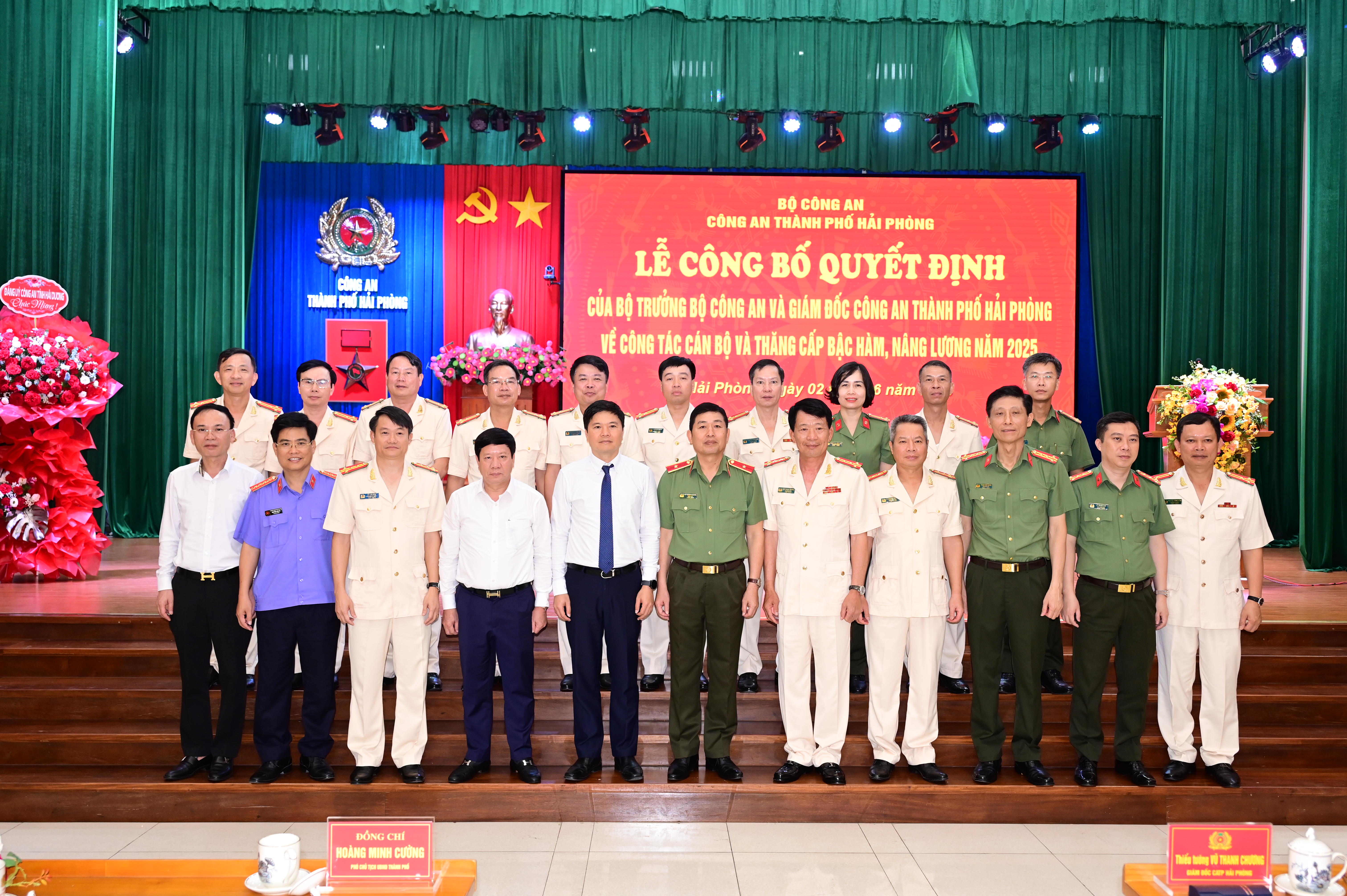 Công bố các Quyết định của Bộ trưởng Bộ Công và Giám đốc CATP về công tác cán bộ, thăng cấp bậc hàm, nâng lương năm 2025